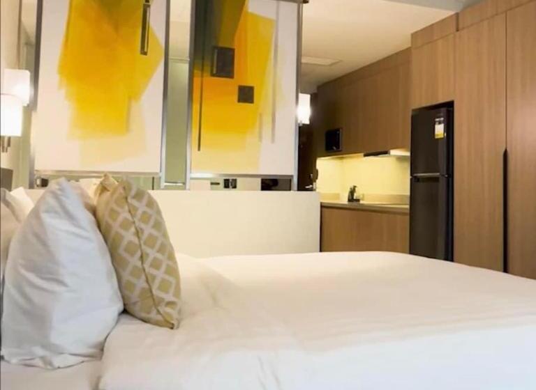 Novotel Suites Manila At Acqua