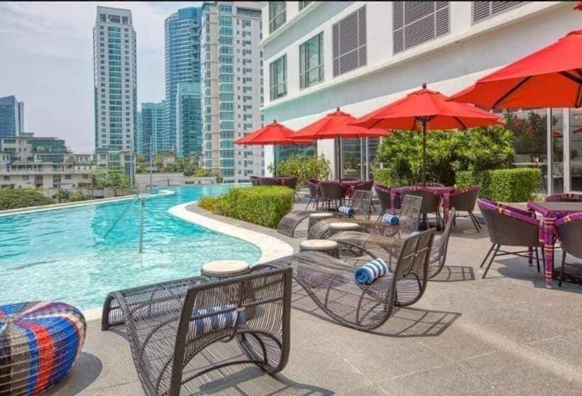 Novotel Suites Manila At Acqua