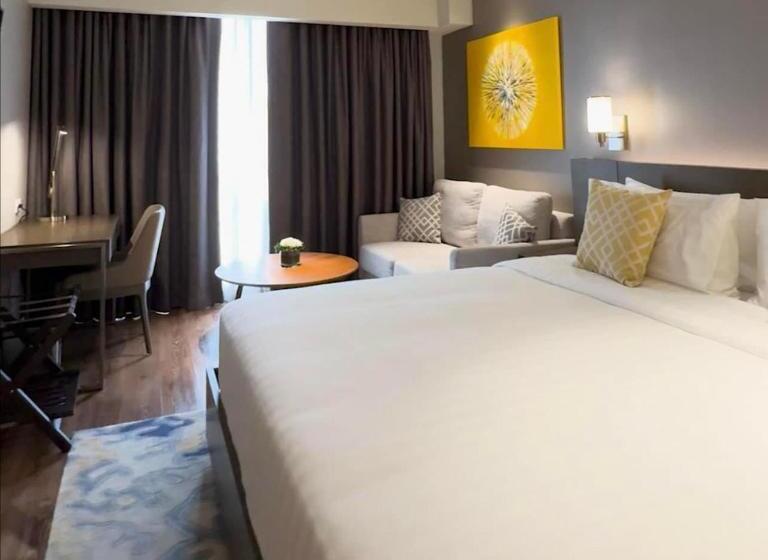 Novotel Suites Manila At Acqua