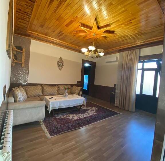 פנסיון Baku Eagle House