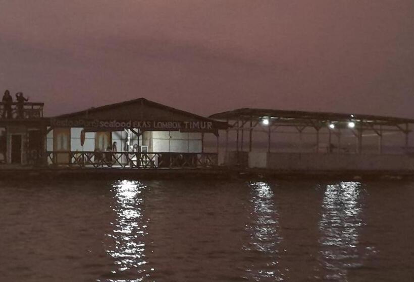 פנסיון Ekas Beach Floating Room And Resto