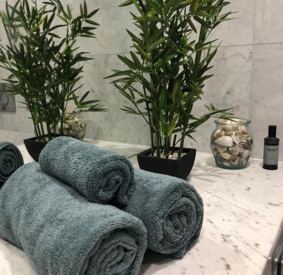 膳宿费 Guest Suite With Sea Views And Thermally Heated Hot Tub