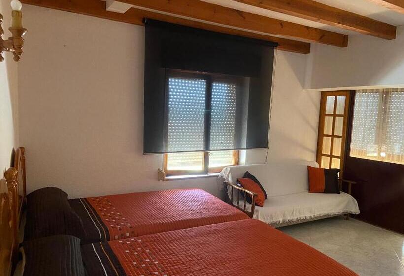 פנסיון Hostal Cholo