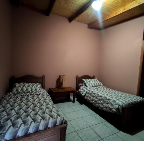 פנסיון Hostal Hara