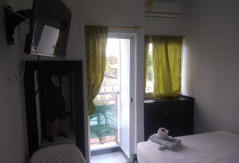 פנסיון Hostal Manatí