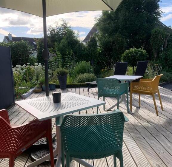 ペンション Lavally House