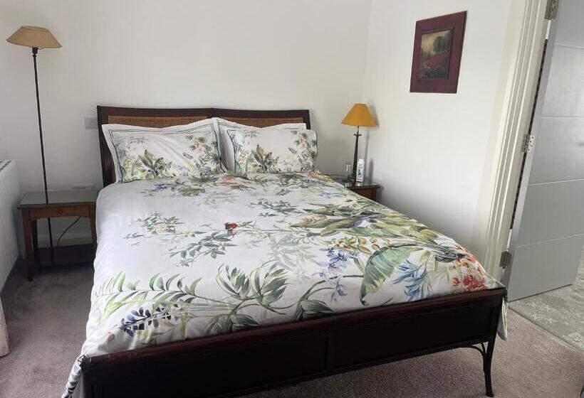 ペンション Lavally House