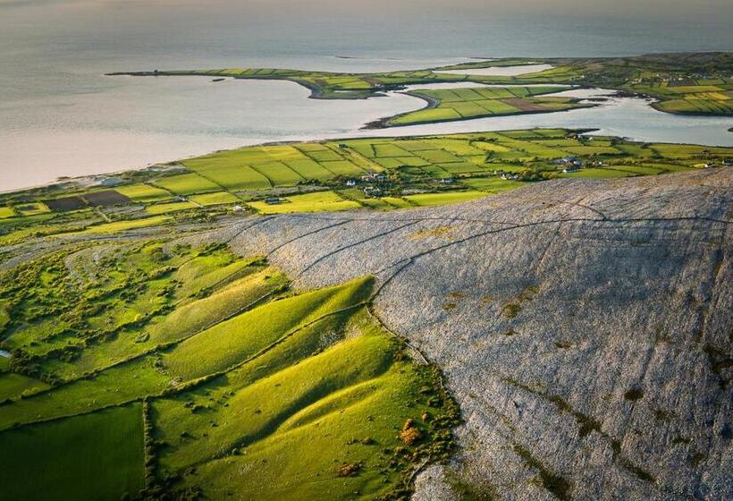 ペンション Lavally House