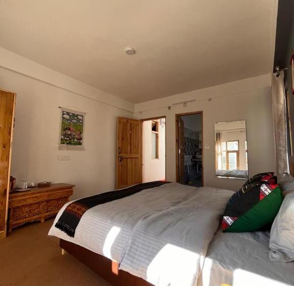 펜션 Mahabaudha House