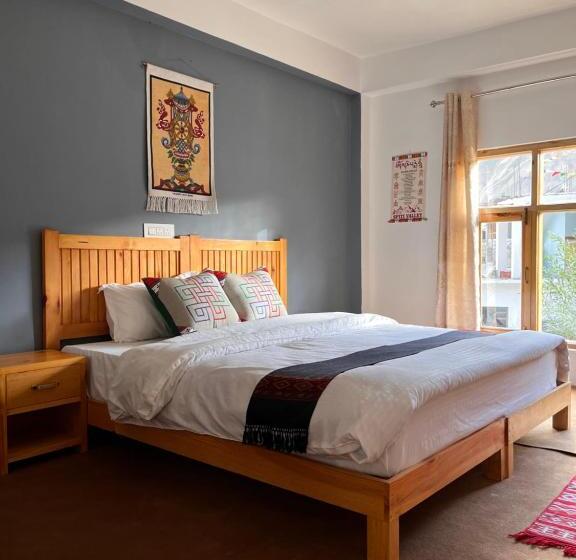 بنسيون Mahabaudha House