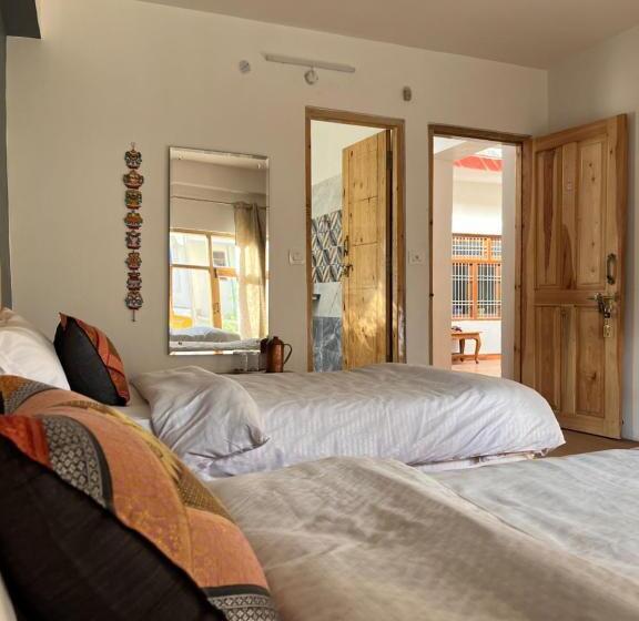 펜션 Mahabaudha House