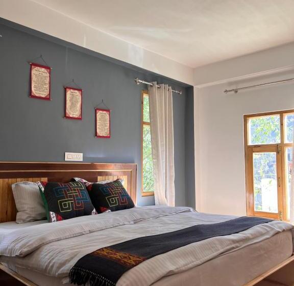 펜션 Mahabaudha House