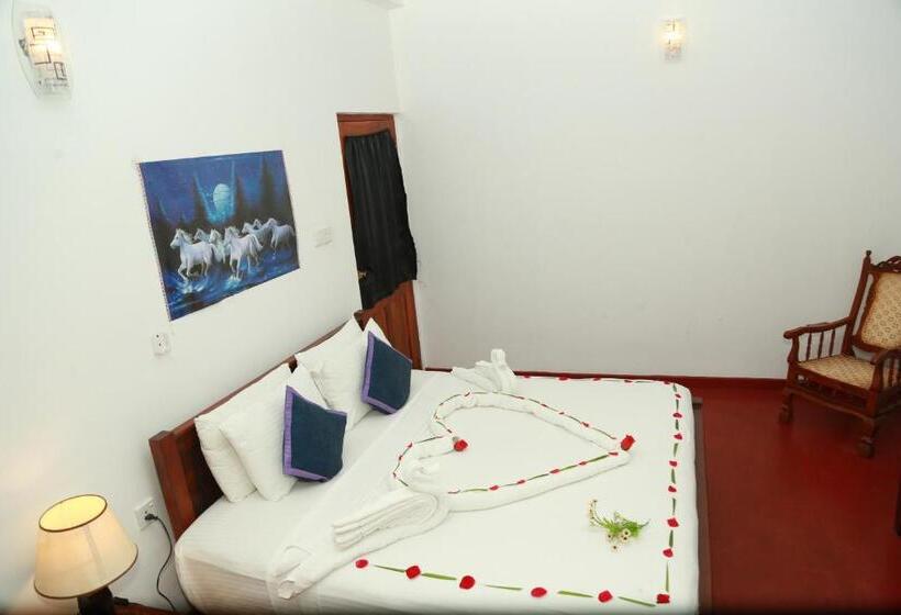 بنسيون New Heavens Gate