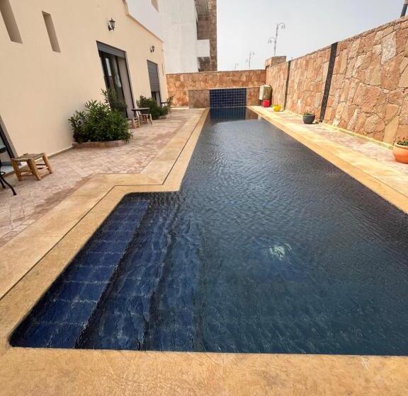 بنسيون The Ocean Surf Villa