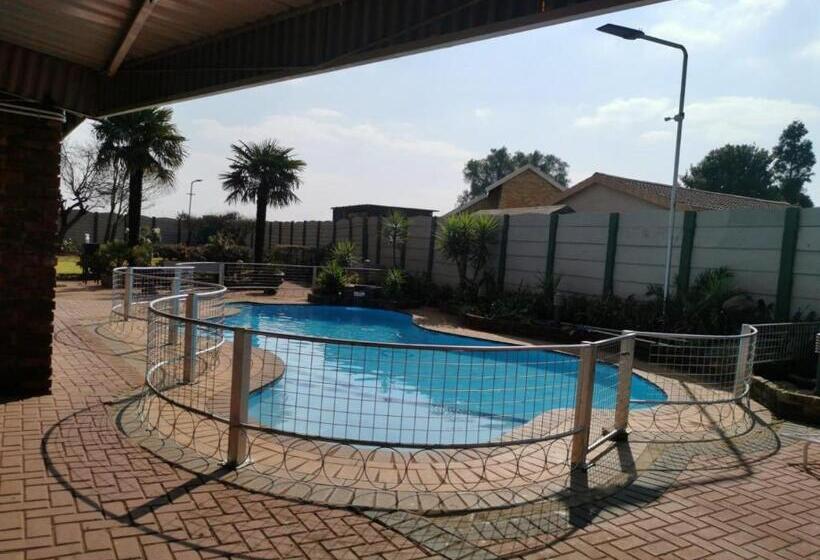 بنسيون S & S Village 22 On Wattel