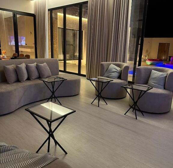 Resort شاليهات رزانه الفندقية