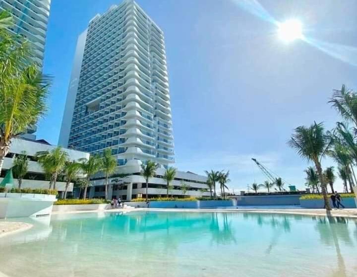 אתר נופש Azure North Bali Tower San Fernando