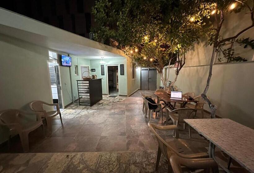 Tirana Lemon Breeze Hostel