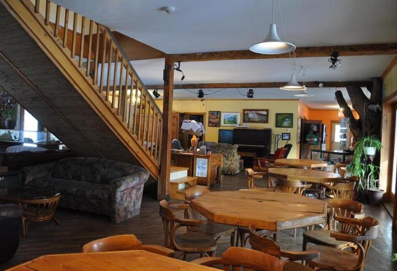 فندق صغير Auberge Jeunesse De Tadoussac