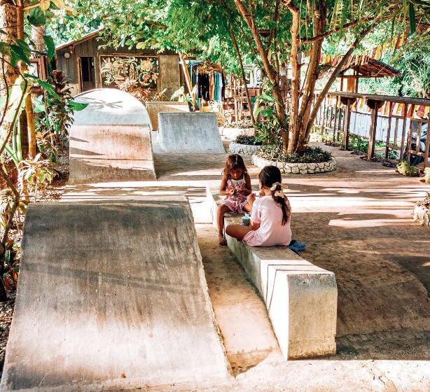 هاستل Shakabrah S Beachfront Dorm