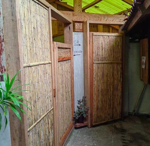 هاستل Shakabrah S Beachfront Dorm