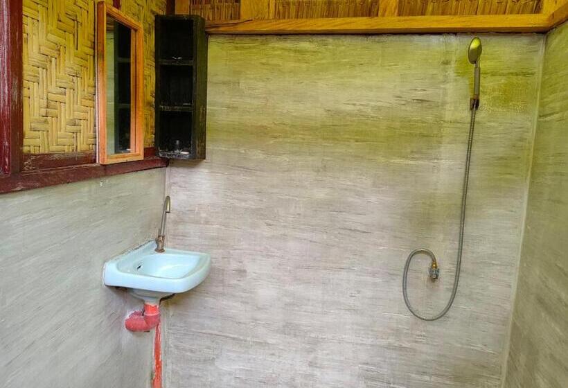 هاستل Shakabrah S Beachfront Dorm