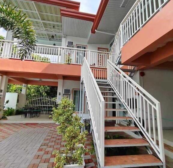 تختخواب و صبحانه Carms Villa Resort