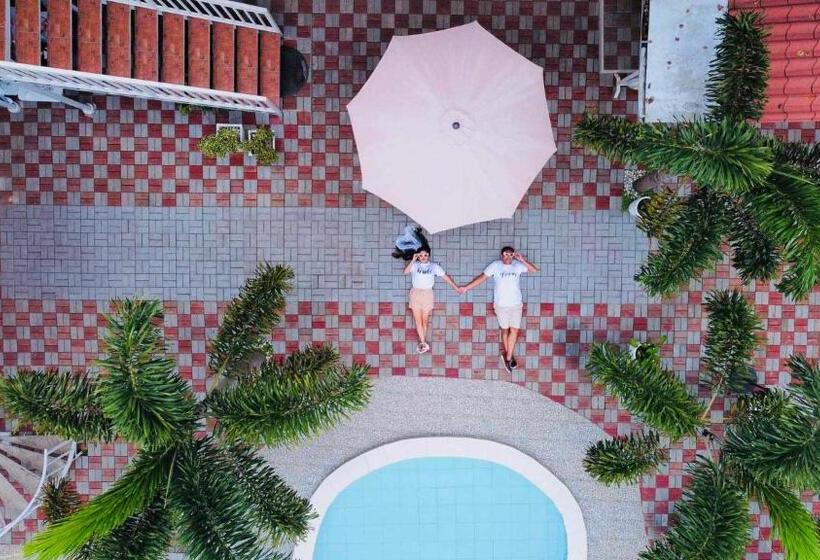 تختخواب و صبحانه Carms Villa Resort