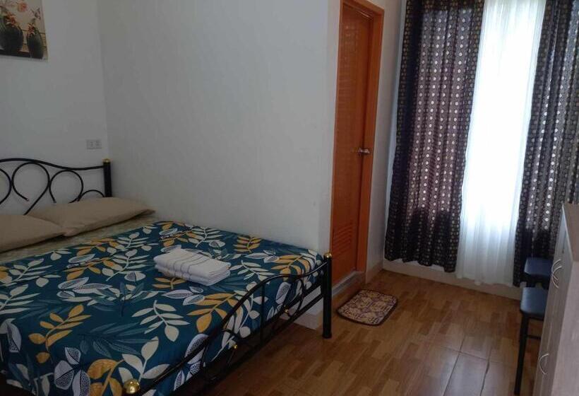 تختخواب و صبحانه Carms Villa Resort