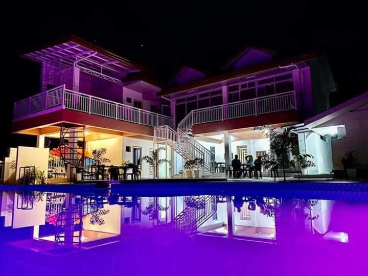 تختخواب و صبحانه Carms Villa Resort