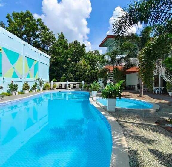 تختخواب و صبحانه Carms Villa Resort