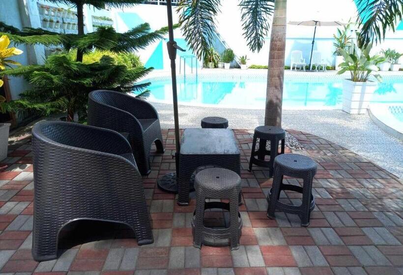 تختخواب و صبحانه Carms Villa Resort