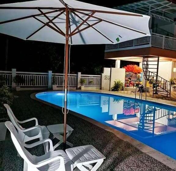 تختخواب و صبحانه Carms Villa Resort