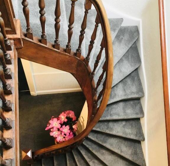 Burnbank Bed And Breakfast