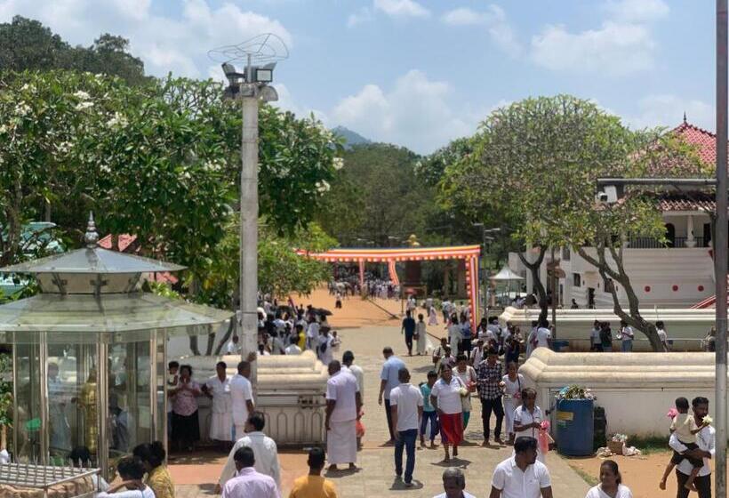 Ceylon Plant Hotel & Restaurant