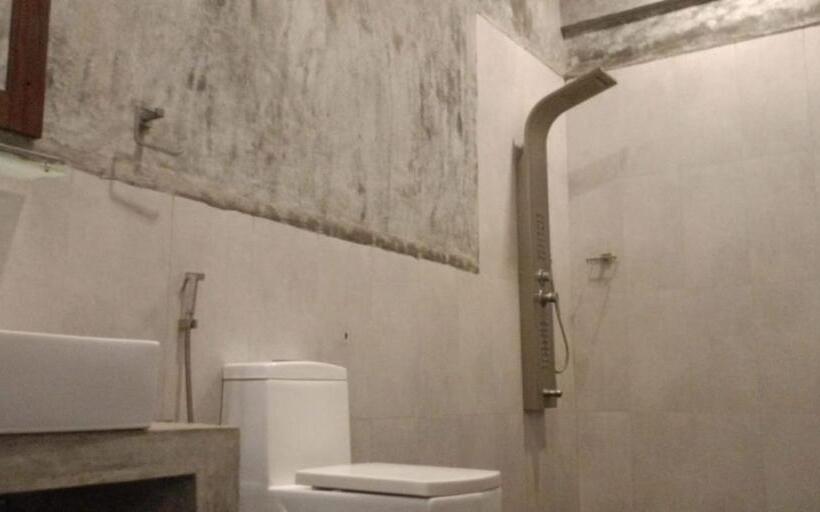 Funky Monkey Hostel & Yoga Rooftop Lounge , Arugambay