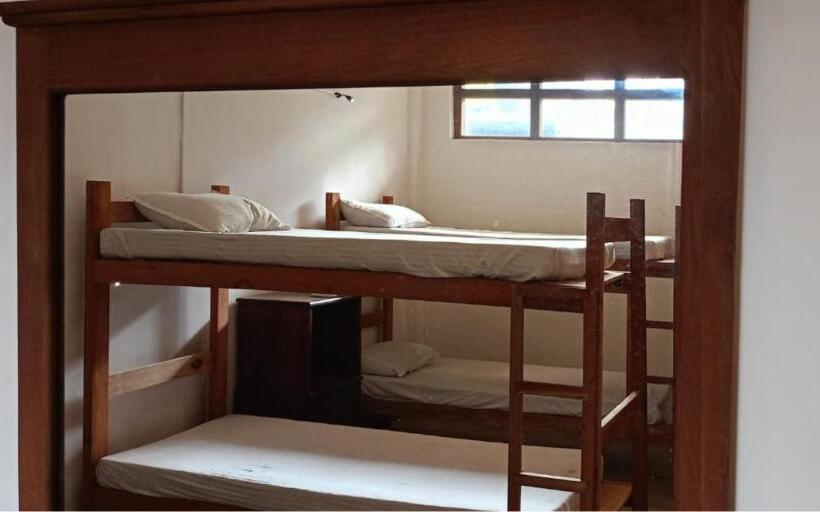 Funky Monkey Hostel & Yoga Rooftop Lounge , Arugambay