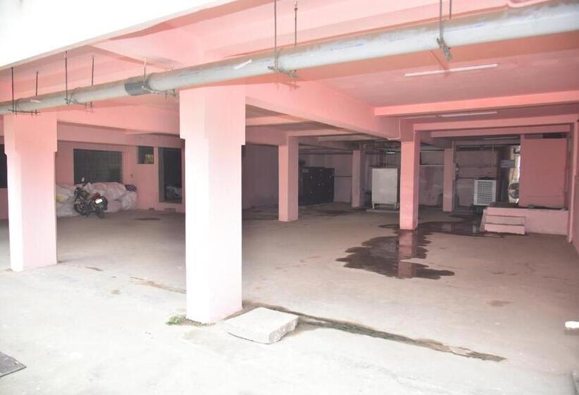 בית מלון כפרי Arihanth Deluxe Lodge