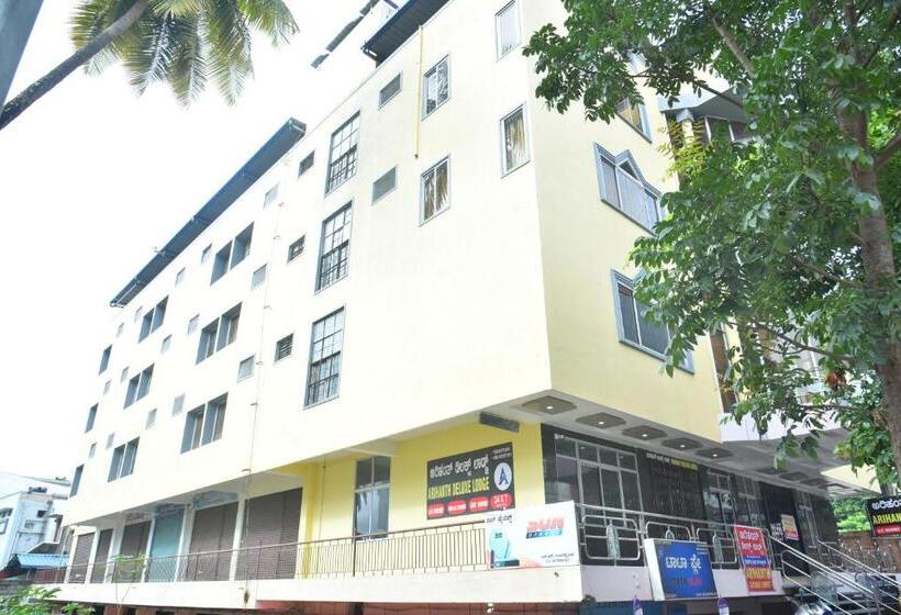 בית מלון כפרי Arihanth Deluxe Lodge