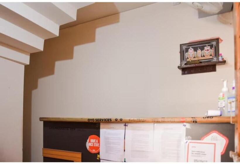 호텔 Caroline Stay Near Kiit University Budget Friendly Couple Friendly Best Seller