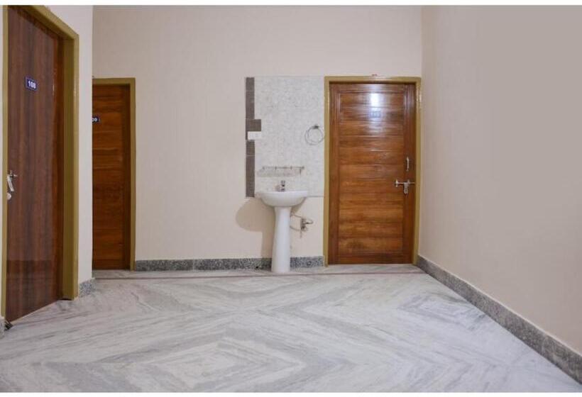 호텔 Caroline Stay Near Kiit University Budget Friendly Couple Friendly Best Seller