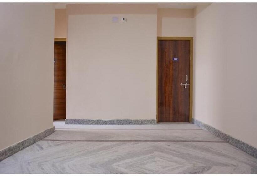 호텔 Caroline Stay Near Kiit University Budget Friendly Couple Friendly Best Seller