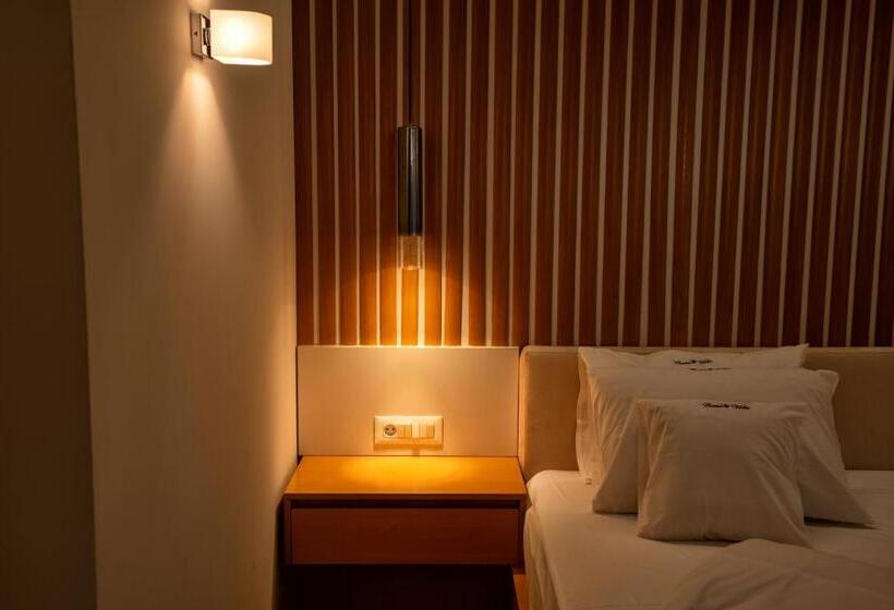 Отель Curtea Veche