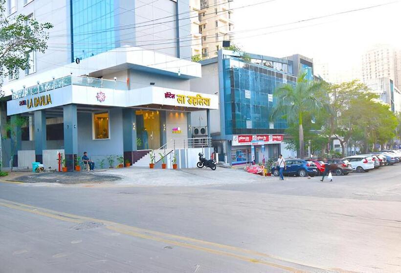 בית מלון כפרי Dhalia Club  Premium Thane