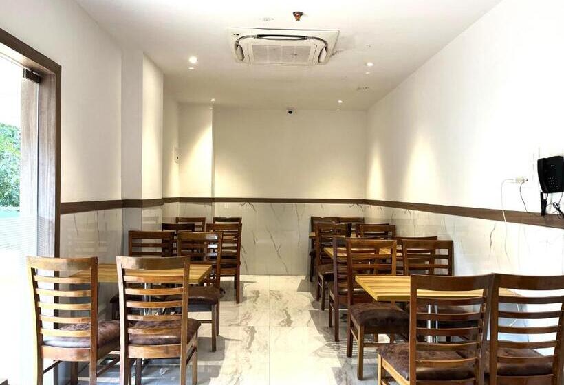 בית מלון כפרי Dhalia Club  Premium Thane