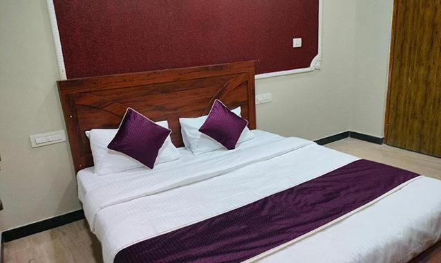 Отель Fabexpress A2p Palace Nr Botanical Garden