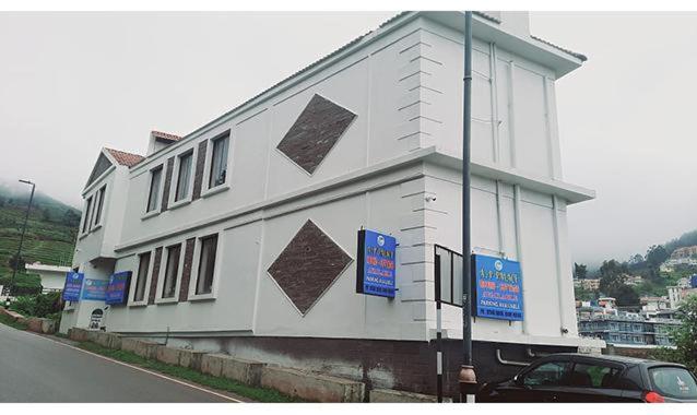 Отель Fabexpress A2p Palace Nr Botanical Garden