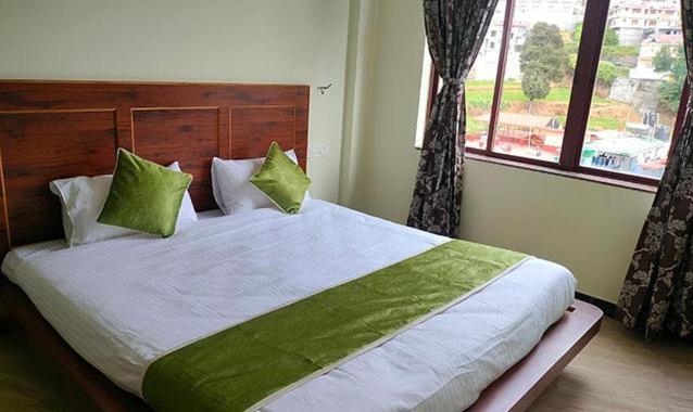 Отель Fabexpress A2p Palace Nr Botanical Garden