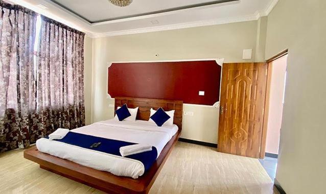 Отель Fabexpress A2p Palace Nr Botanical Garden