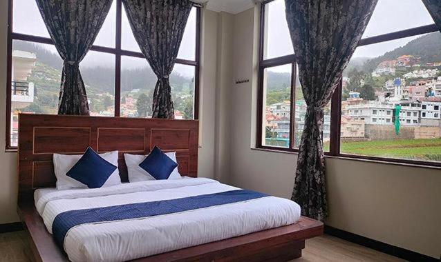 Отель Fabexpress A2p Palace Nr Botanical Garden